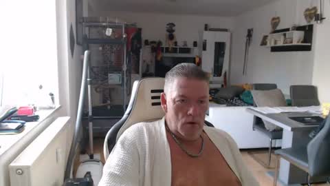 deinprinz2312 online show from June 16, 5:43 am