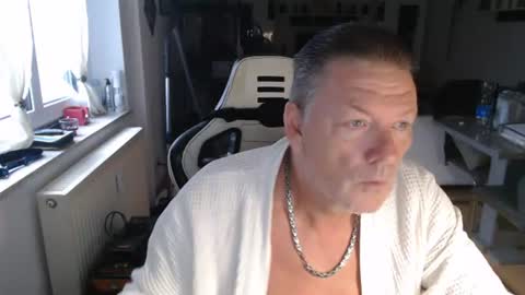 deinprinz2312 online show from July 7, 3:39 am