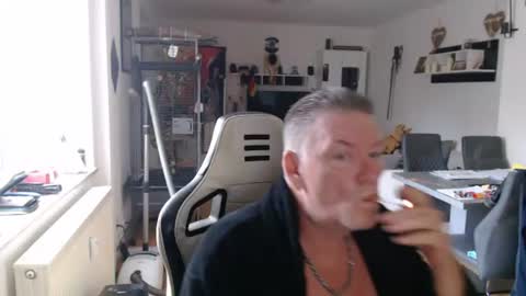 deinprinz2312 online show from June 15, 4:26 am