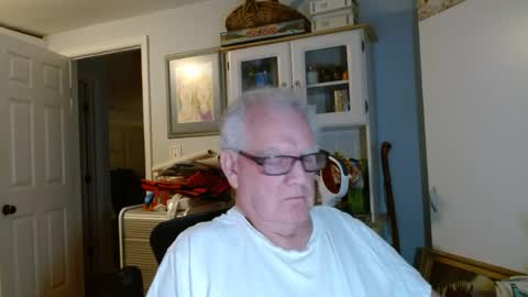 Horny Daddy online show from June 20, 8:30 am