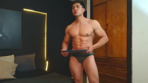 hat_guy01 online show from June 25, 9:52 pm