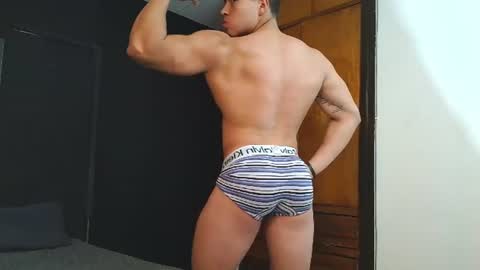 hat_guy01 online show from August 3, 10:16 pm