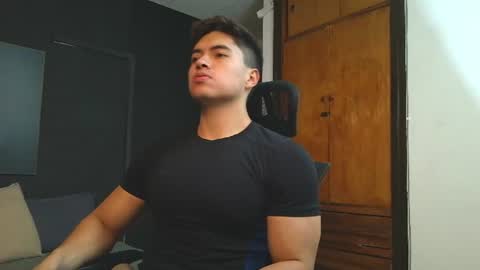 hat_guy01 online show from July 28, 9:47 pm
