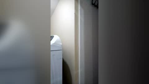 hdrsh08 online show from August 9, 5:57 am