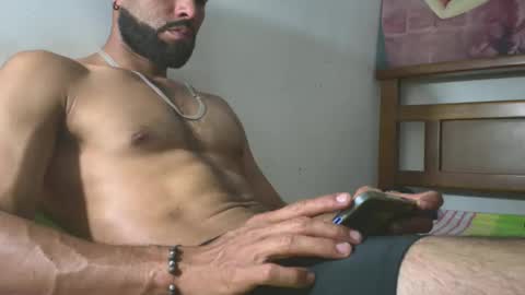 hideonbush online show from May 28, 2:53 am