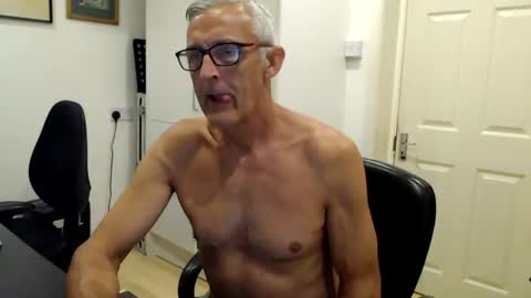 nakedcarpenteruk online show from August 8, 8:21 am