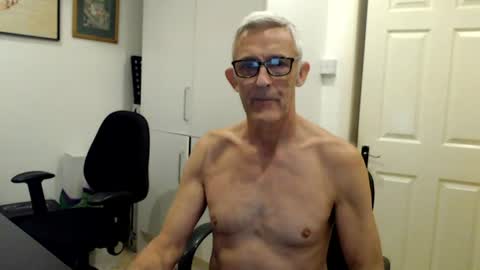 nakedcarpenteruk online show from June 14, 10:50 am