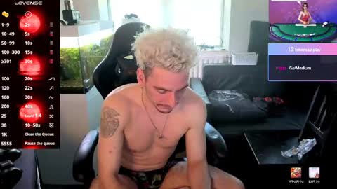 Rayzel White online show from June 25, 5:50 pm