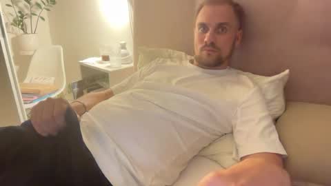 theonetojerkwith online show from August 6, 6:36 pm