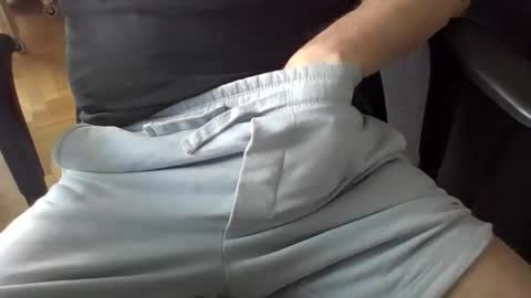 tooooom000 online show from May 19, 8:42 am