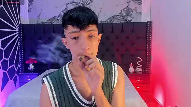 DereckCooperr online show from June 20, 9:20 pm