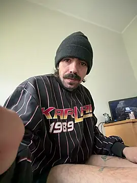 wolfwhite95 online show from May 14, 3:04 am