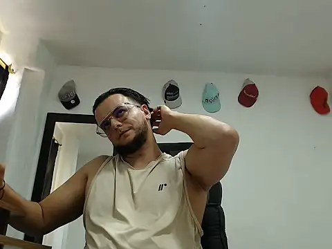 cloudsxxx online show from July 28, 4:39 pm
