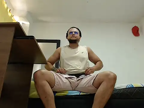 cloudsxxx online show from July 11, 4:09 pm