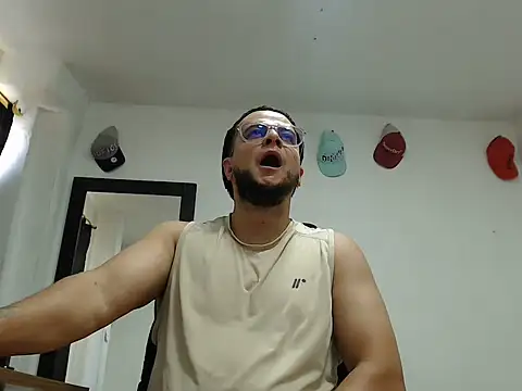cloudsxxx online show from July 28, 3:21 pm
