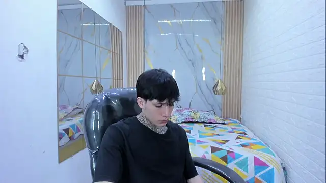 Iantwink18 online show from August 2, 12:21 am