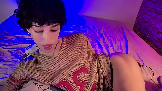 xFemboyToy online show from July 12, 7:21 am