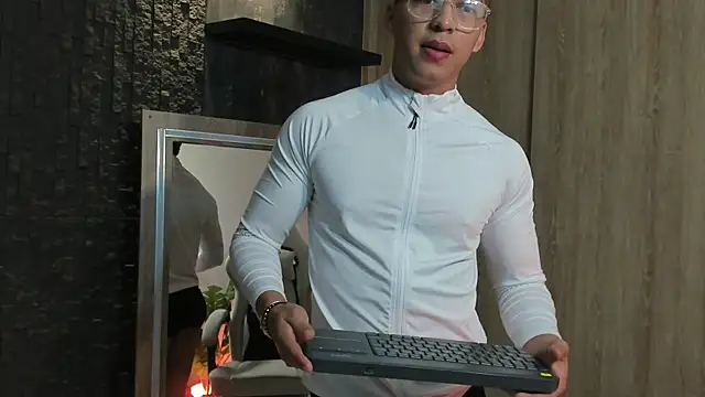 Matias strong1 online show from July 3, 12:00 pm