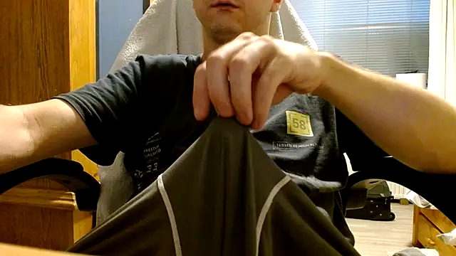 cuteboy00900 online show from August 6, 12:55 pm