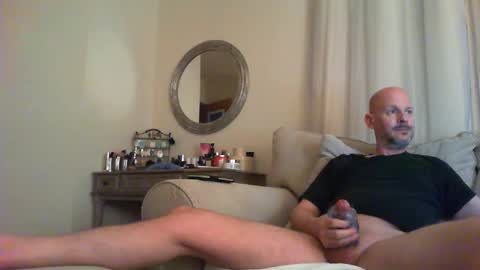 Snapshot of 1hotbaldguy chatting on December 10, 11:31 pm 1hotbaldguy online show from December 10, 11:31 pm