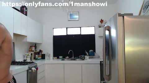 Snapshot of 1manshow11 chatting on January 17, 9:21 pm 1manshow11 online show from January 17, 9:21 pm