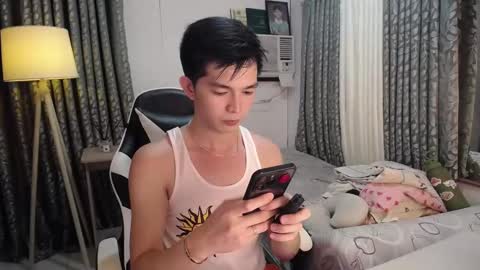 Snapshot of 1tsmax chatting on December 29, 12:01 pm Max online show from December 29, 12:01 pm