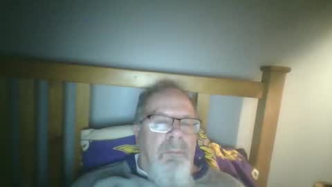 Snapshot of 2003dynawideglide chatting on January 8, 3:29 am 2003dynawideglide online show from January 8, 3:29 am