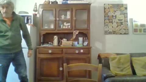 22esserre online show from October 29, 1:03 pm