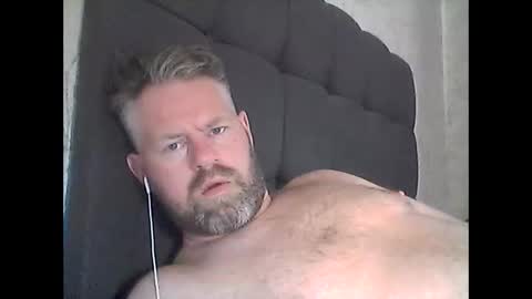 Snapshot of 81jonnyx chatting on March 10, 7:44 am 81jonnyx online show from March 10, 7:44 am