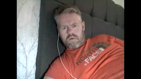 Snapshot of 81jonnyx chatting on December 17, 11:28 am 81jonnyx online show from December 17, 11:28 am