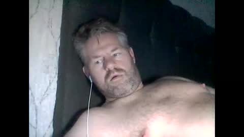 Snapshot of 81jonnyx chatting on December 8, 9:24 am 81jonnyx online show from December 8, 9:24 am