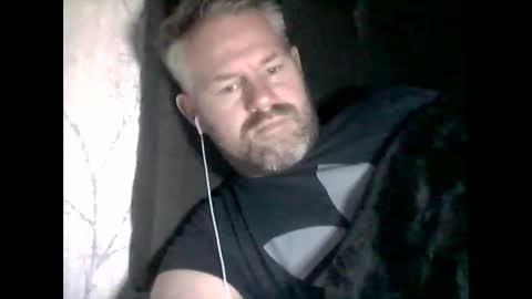 Snapshot of 81jonnyx chatting on December 28, 10:23 pm 81jonnyx online show from December 28, 10:23 pm