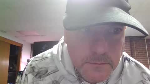 8bottomfeeder8 online show from December 1, 10:51 am