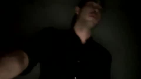 Snapshot of 9thislandd chatting on December 18, 2:32 am 9thislandd online show from December 18, 2:32 am