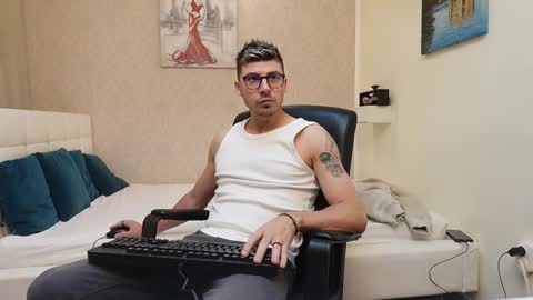 Alex online show from October 29, 3:31 am