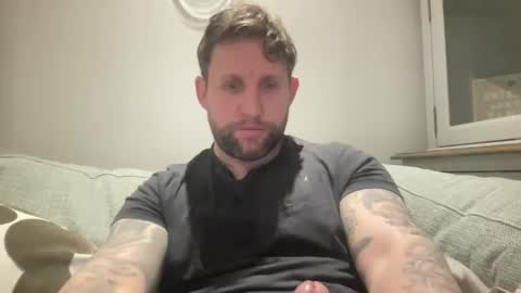Snapshot of _british_hung_ chatting on February 6, 11:43 am UK BigThick Cock online show from February 6, 11:43 am