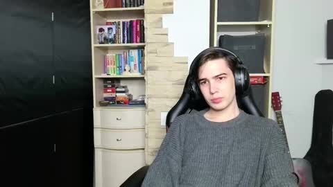 _crise_next_door_ online show from October 30, 5:03 pm