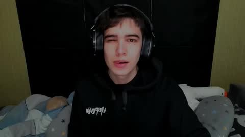 _crise_next_door_ online show from February 20, 12:07 pm