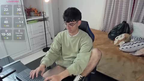 Snapshot of _jamesboy chatting on March 6, 2:09 am James online show from March 6, 2:09 am