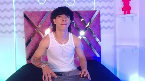 _king_hot1_ online show from February 22, 11:35 am