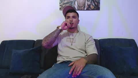 Snapshot of _luxury_23 chatting on September 20, 4:34 am STIVEN online show from September 20, 4:34 am