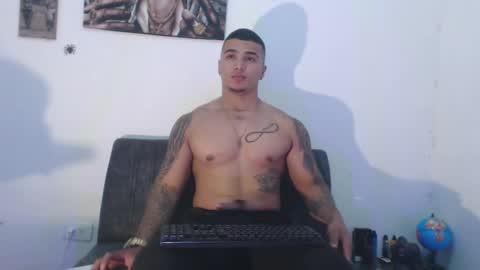 Snapshot of _luxury_23 chatting on February 26, 4:25 am STIVEN online show from February 26, 4:25 am