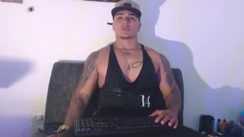 Snapshot of _luxury_23 chatting on March 5, 3:41 am STIVEN online show from March 5, 3:41 am