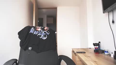 Juan Pablo-independent model online show from March 2, 2:46 pm