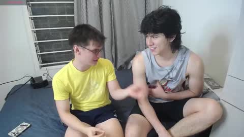 Snapshot of _the_neighbors chatting on February 21, 1:22 am Scot y Patrick online show from February 21, 1:22 am