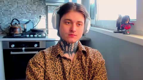 _torfin_ online show from April 20, 6:05 am