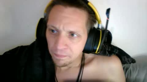 A Bored Dragon online show from December 18, 6:42 am