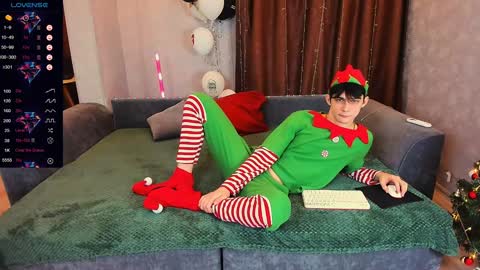 Snapshot of aaron_bang chatting on December 24, 11:11 pm Aaron Bang online show from December 24, 11:11 pm