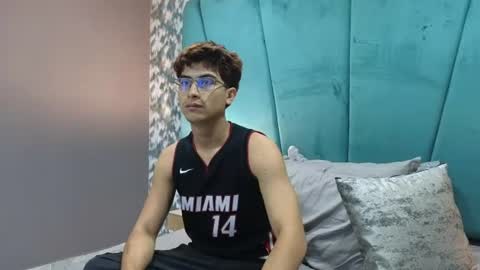 Aaron Ezequiel online show from July 5, 1:07 pm