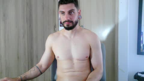 Aaron kwok online show from March 31, 2:35 am